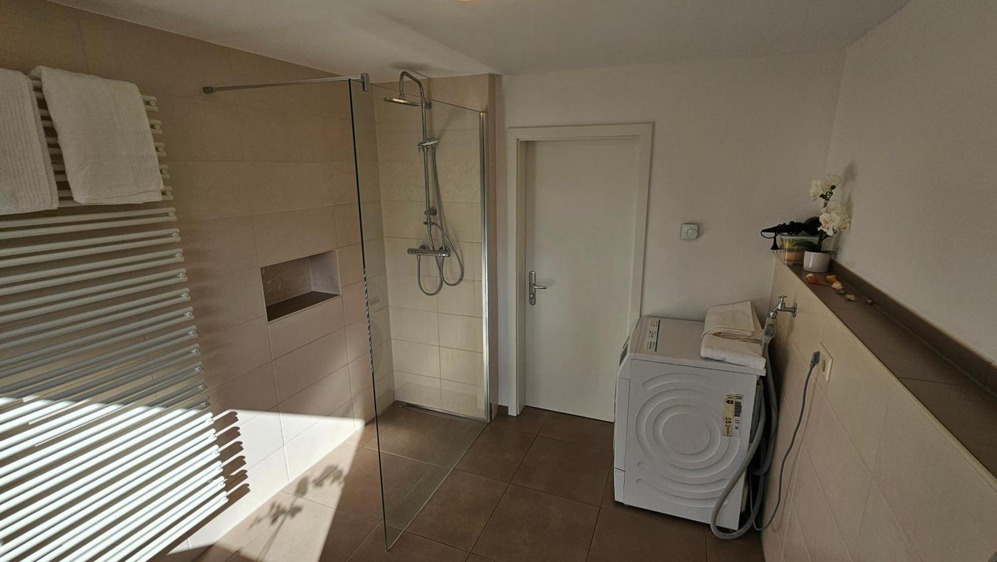 Sehr Schoenes Und Grosses Haus In Dresden - Partys Und Andere Feierlichkeiten Sind Wegen Eventueller Laermbelaestigung Nicht Gestattet エクステリア 写真